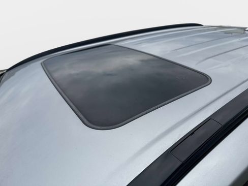 Used 2022 Toyota RAV4 XLE Premium image 31