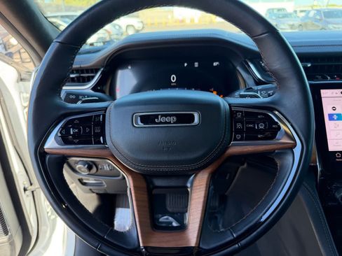 Used 2023 Jeep Grand Cherokee Summit AWD/4WD image 17