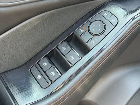 Certified 2025 Nissan Rogue SV AWD/4WD image 9