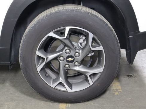 Used 2025 Chevrolet Trax LT w/ Driver Confidence Package FWD image 33