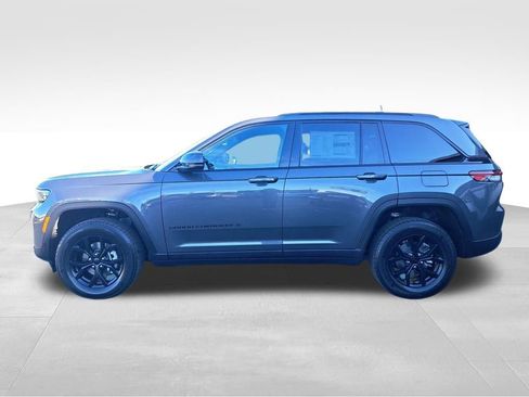 New 2025 Jeep Grand Cherokee 4WD image 2