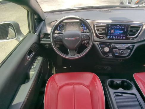 Used 2020 Chrysler Pacifica Limited w/ Quick Oder Package 2EV RED-S FWD image 20