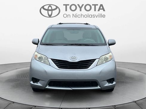 Used 2011 Toyota Sienna LE image 9
