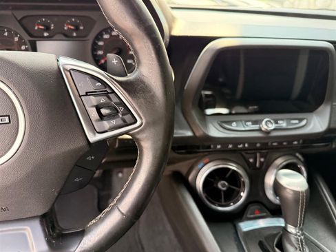 Used 2021 Chevrolet Camaro LT w/ Technology Package image 12