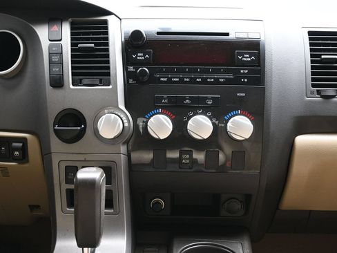 Used 2010 Toyota Tundra 2WD CrewMax w/ SR5 Pkg image 17