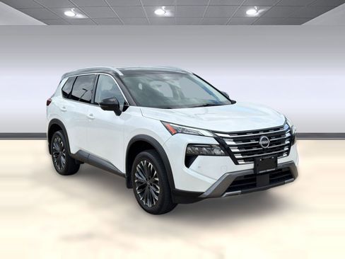 Used 2025 Nissan Rogue SL w/ Tech Package AWD/4WD image 7