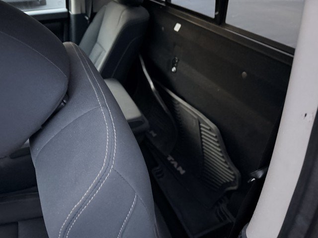 Used 2017 Nissan Titan SV AWD/4WD image 14