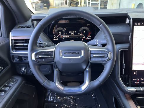 Used 2025 GMC Yukon XL Denali RWD image 19