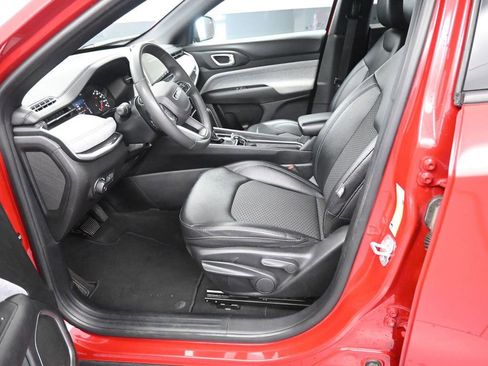 Used 2024 Jeep Compass Latitude w/ Altitude Special Edition image 28