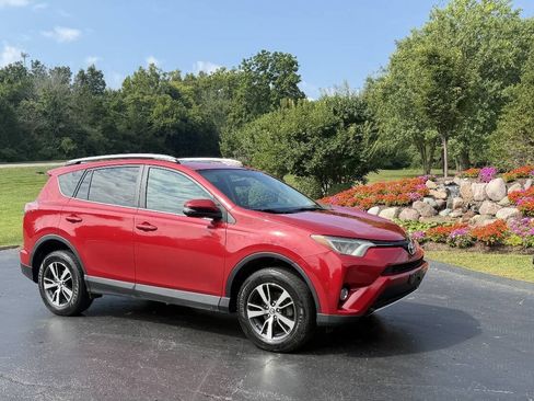Used 2016 Toyota RAV4 XLE AWD/4WD image 1