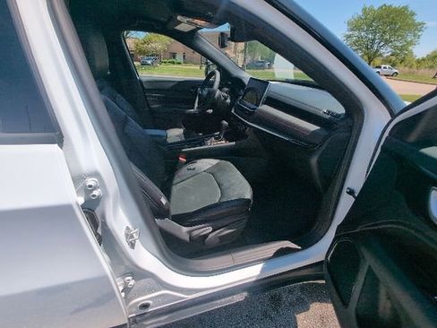 Used 2025 Jeep Compass Trailhawk AWD/4WD image 4