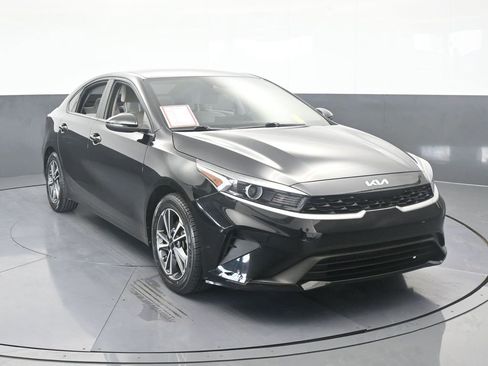 Used 2022 Kia Forte LXS w/ LXS Technology Package image 9