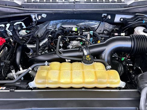 Used 2019 Ford F150 XLT w/ Equipment Group 302A Luxury AWD/4WD image 9