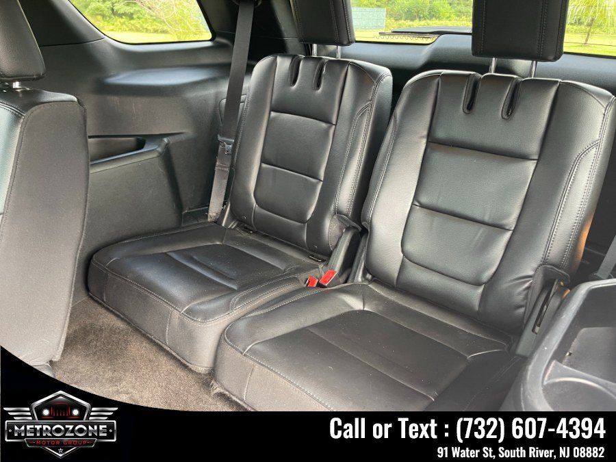 Used 2018 Ford Explorer XLT w/ Equipment Group 202A AWD/4WD image 31