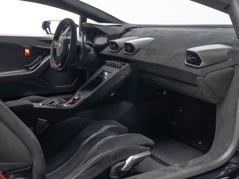 Used 2022 Lamborghini Huracan STO RWD image 39