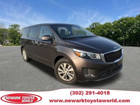 Used 2018 Kia Sedona LX FWD image 1