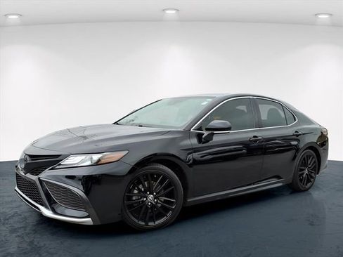 Used 2022 Toyota Camry XSE w/ Navigation Package FWD image 2