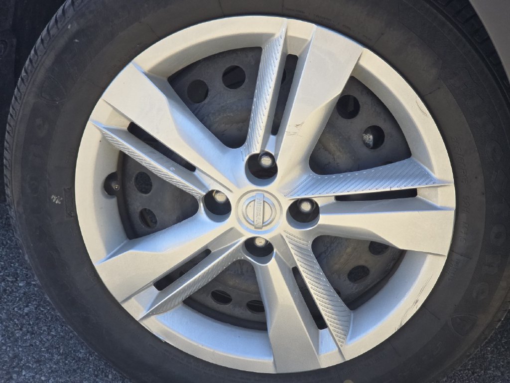 Used 2021 Nissan Kicks S FWD image 6