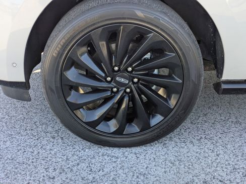 Used 2021 Lincoln Navigator L Reserve image 9