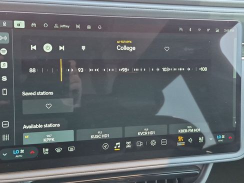 Used 2025 Rivian R1S Adventure Dual AWD/4WD image 23