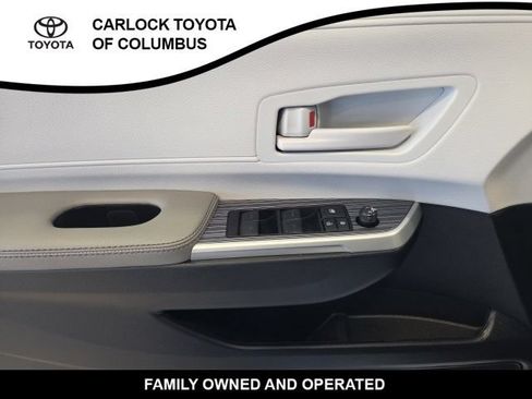 Used 2026 Toyota Sienna LE FWD image 11