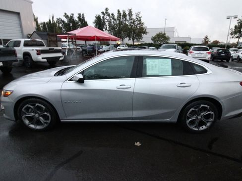 Used 2022 Chevrolet Malibu LT FWD image 2