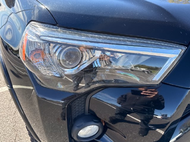 Used 2018 Toyota 4Runner SR5 Premium AWD/4WD image 12
