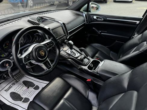 Used 2016 Porsche Cayenne S image 10