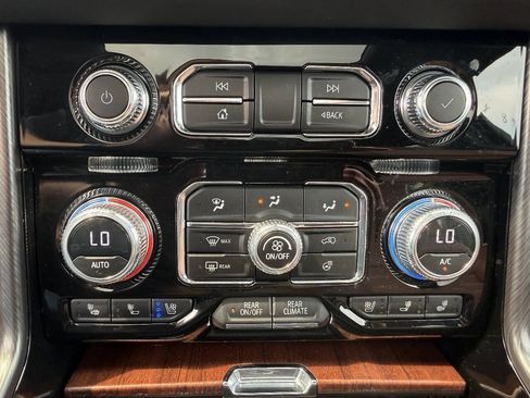 Used 2023 GMC Yukon Denali Ultimate AWD/4WD image 27