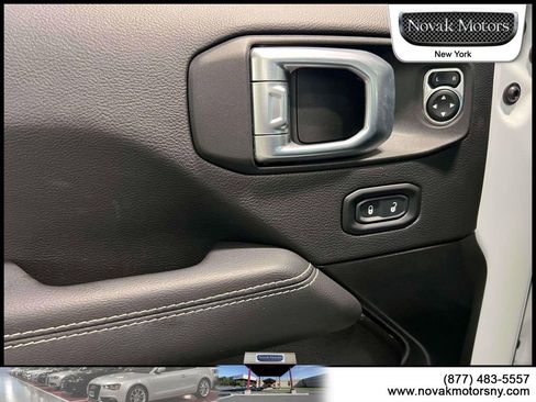 Used 2022 Jeep Wrangler Unlimited Sahara w/ Cold Weather Group image 17