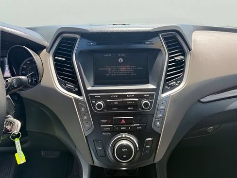 Used 2017 Hyundai Santa Fe SE AWD/4WD image 17