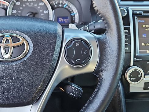 Used 2014 Toyota Camry SE image 17