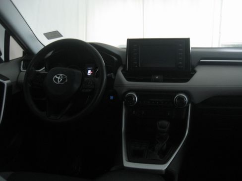 Used 2019 Toyota RAV4 XLE w/ Convenience Package image 2