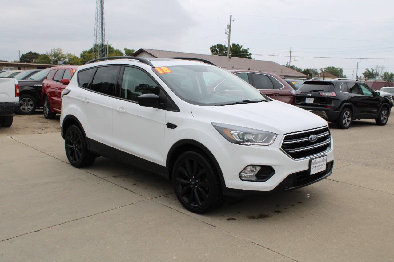 Used 2018 Ford Escape SE w/ SE Sport Appearance Package AWD/4WD image 2