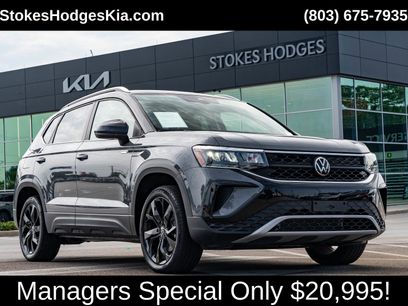Used 2023 Volkswagen Taos SE w/ Panoramic Sunroof Package