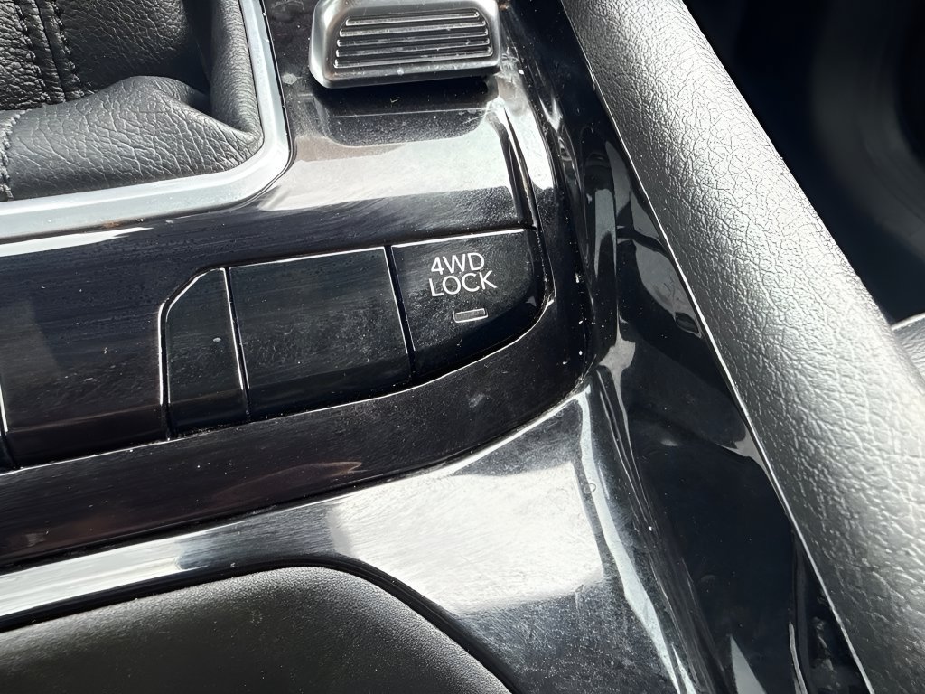 Used 2025 Jeep Compass Limited AWD/4WD image 12