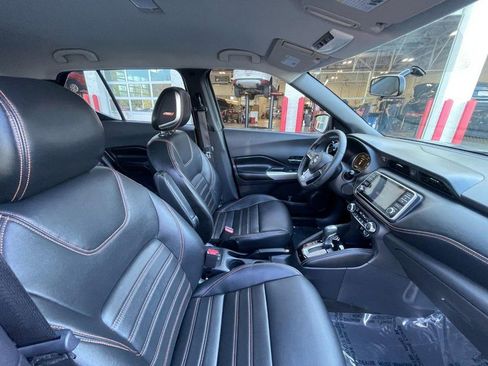 Used 2019 Nissan Kicks SR w/ SR Premium Package FWD image 10