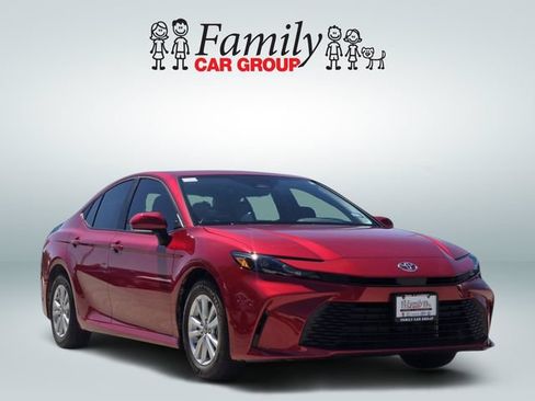 Used 2026 Toyota Camry LE w/ Convenience Package FWD image 2