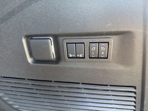 Used 2025 Chevrolet Suburban LT w/ Comfort Package image 25