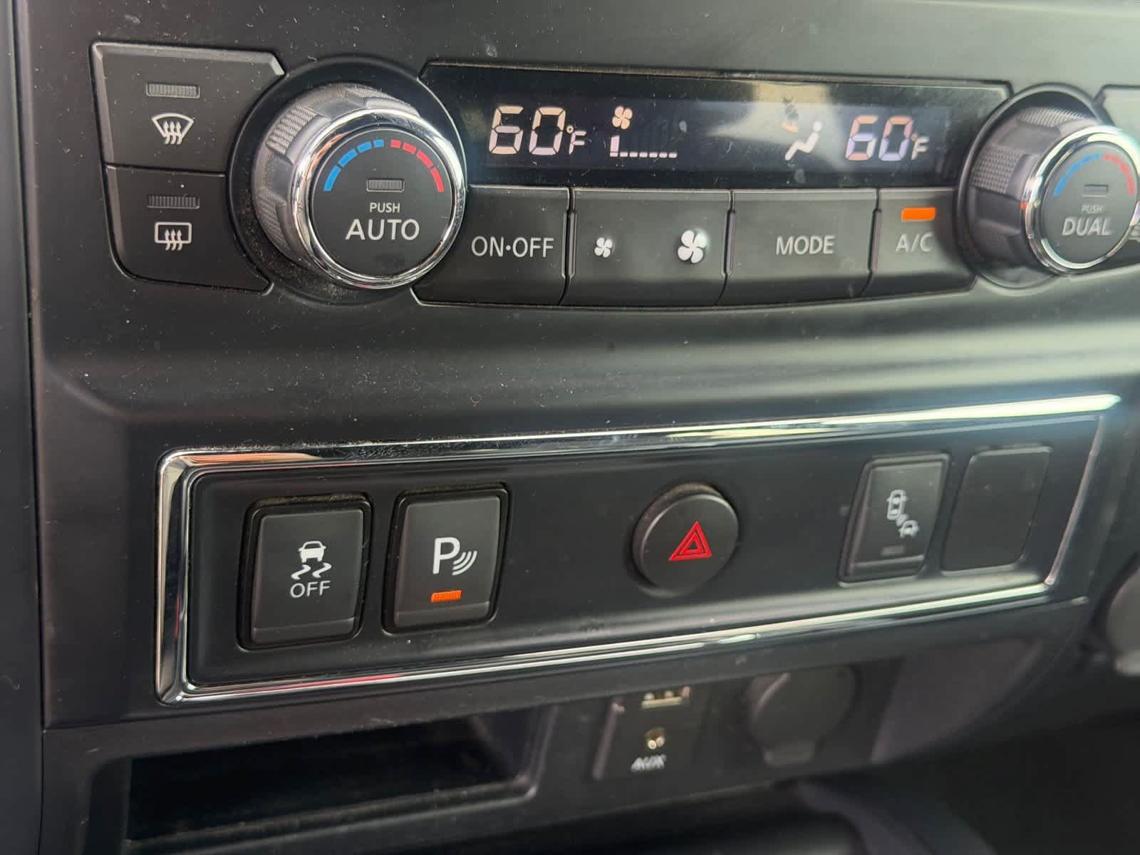 Used 2018 Nissan Titan SV w/ SV Convenience Package RWD image 19