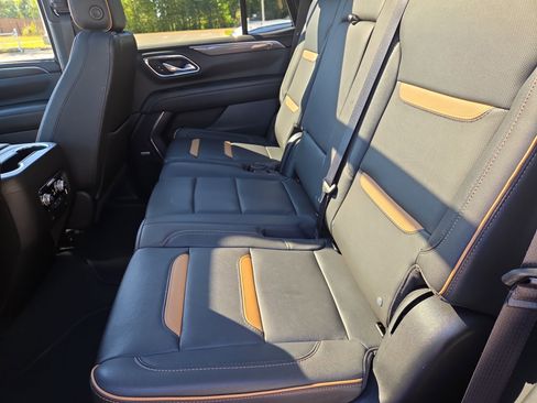 Used 2023 GMC Yukon AT4 w/ AT4 Premium Package image 9