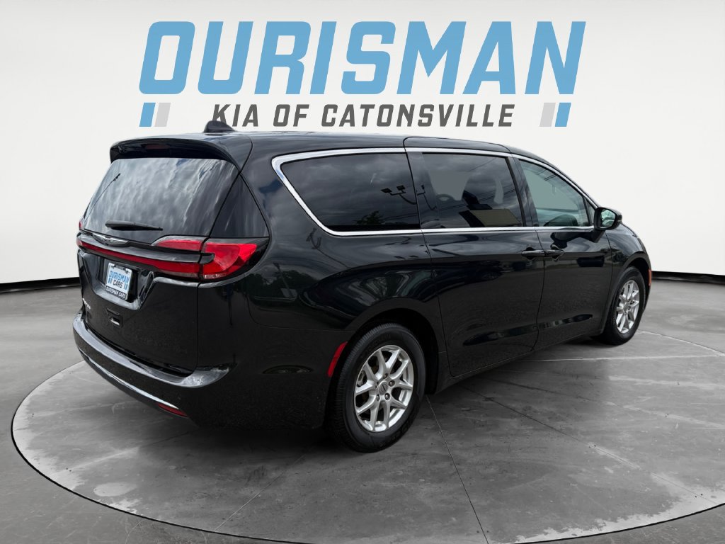 Used 2023 Chrysler Pacifica Touring-L FWD image 6