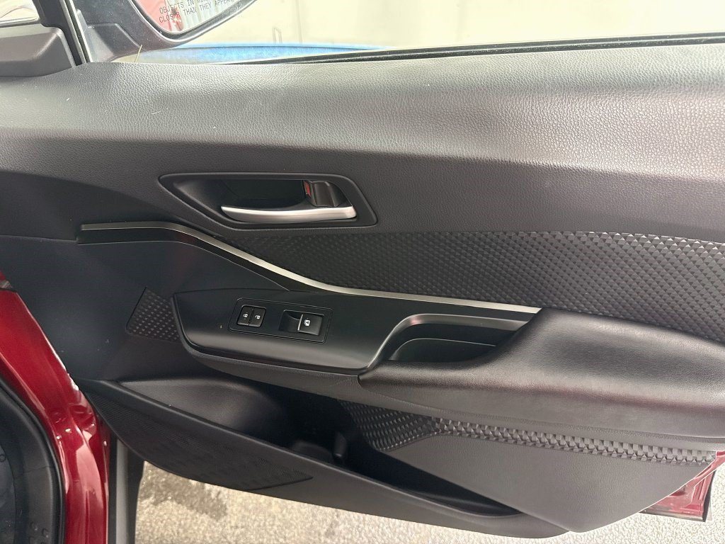 Used 2018 Toyota C-HR XLE FWD image 30