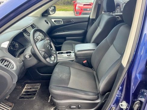 Used 2020 Nissan Pathfinder SV image 11