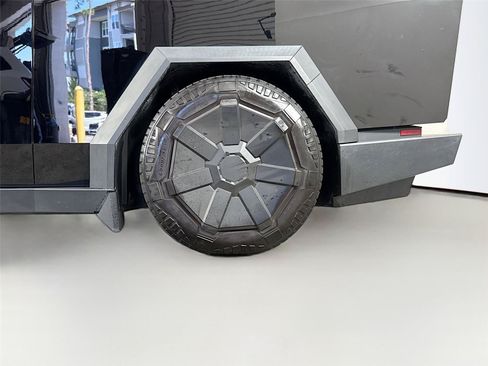 Used 2024 Tesla Cybertruck Cyberbeast AWD/4WD image 12