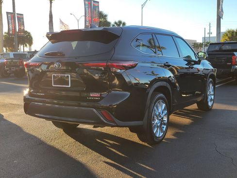 Used 2026 Toyota Highlander Limited image 11