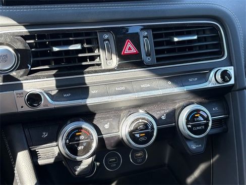 Used 2022 Genesis G70 2.0T image 22