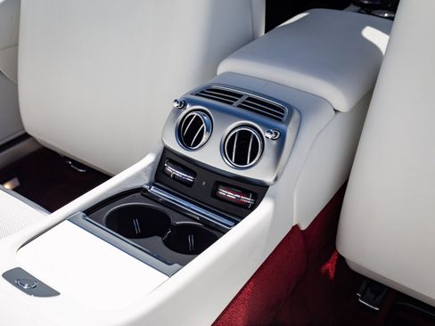 Used 2017 Rolls-Royce Dawn image 38