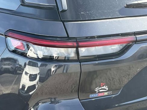 New 2025 Jeep Grand Cherokee Altitude image 10