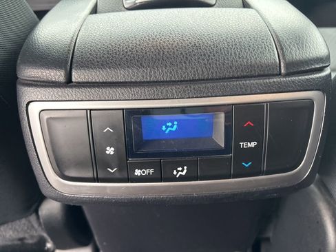 Used 2018 Toyota Highlander LE image 27